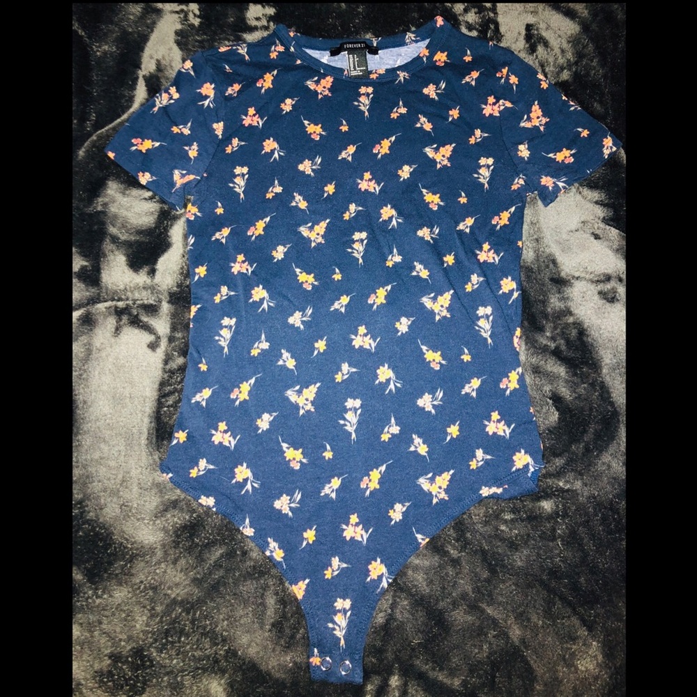 Short sleeve body suit